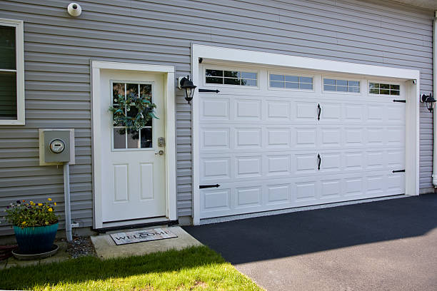 24/7 Emergency Garage Door Panel Replacement experts in Lake County County, MN